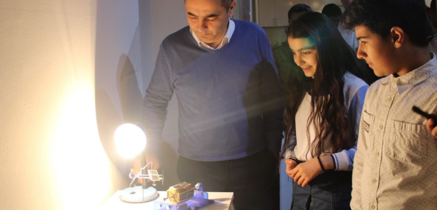 7 saylı tam orta məktəbin 8-ci sinif şagirdləri Hədəf Liseyinin İnteraktiv Elm Muzeyində.
