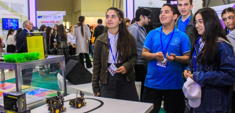 EduExpo təhsil sərgisi davam edir.