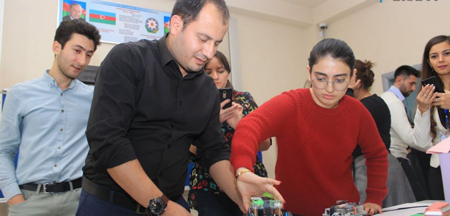 Hədəfdə STEM-3 təlim-treninqində Cahid Hüseynov və Lalə İsmayılovanın “Dream City” adlı model dərslərində görüntülər