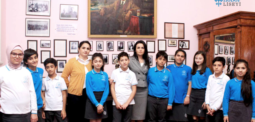 Liseyimizin 6-cı sinif balabilgələri Azərbaycan uşaq ədəbiyyatının və teatrının yaradıcısı olan A.Şaiqin ev-muzeyində olublar. Onlar şairin həyatı, yaradıcılığı haqqında yeni məlumatlar əldə etmiş, uşaqlıqdan sevə-sevə şeirlərini öyrəndikləri müəllifi daha yaxından tanımışlar. Balabilgələr “Köç”əsərini, əsərdəki Kərim baba və Ayrım qızı obrazlarını muzey-dərs formatında çox böyük maraqla müzakirə etmişlər.