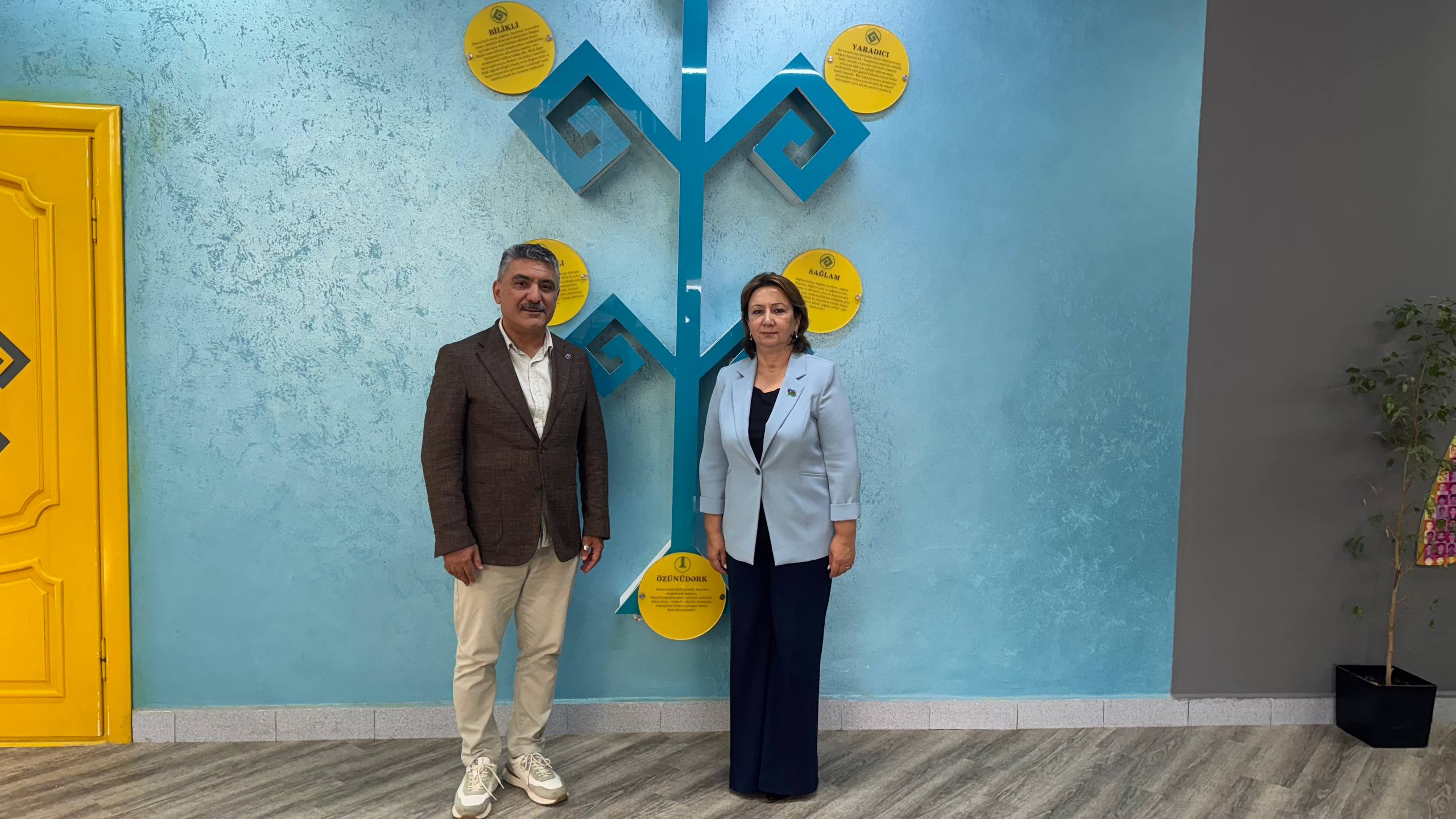 Millət vəkili Mehriban Vəliyeva Hədəf Liseyinin qonağı oldu