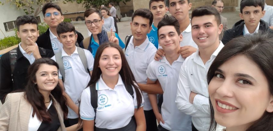 Profil şəkli dərsdə olanlar